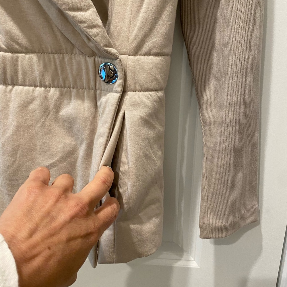 Beautiful Blazer, from Armani Exchange, Grey color, cotton fabric.